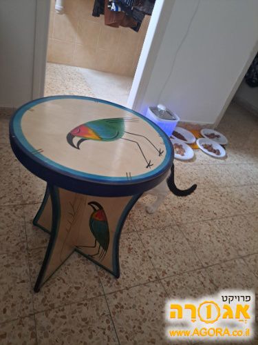שולחן קטן של חברת קקדו
