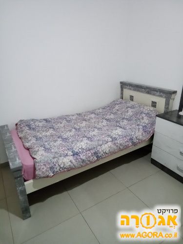 מיטה יחיד מעץ מלא