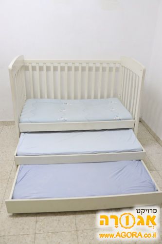 מיטת תינוק + שתי מיטות נשלפות