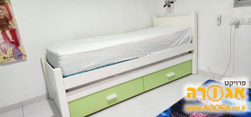 מיטת יחיד + מיטת חבר