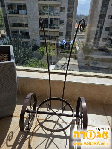 מעמד לעציץ