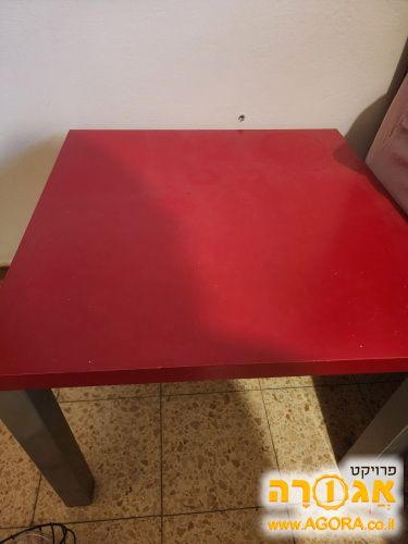 שולחן קטן