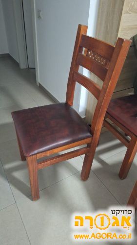 4 כיסאות