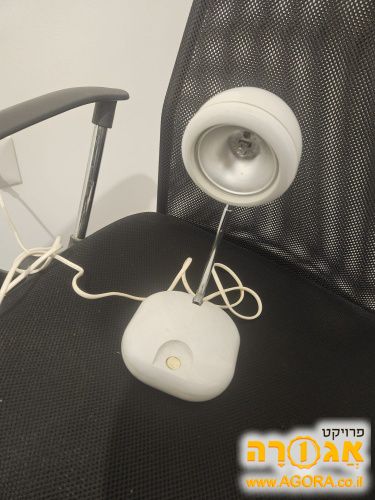 מנורת שולחן