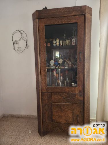שידת ויטרינה מעץ מלא