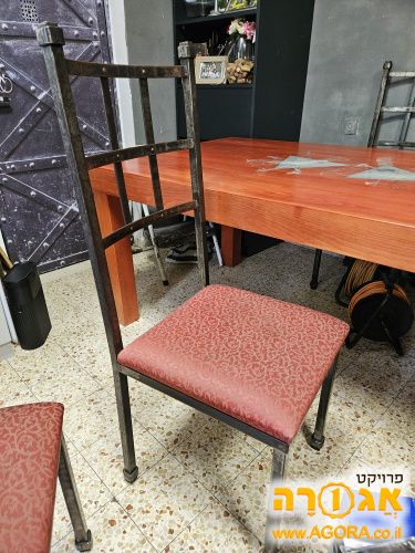 8 כסאות ברזל עבודת יד עם ריפוד
