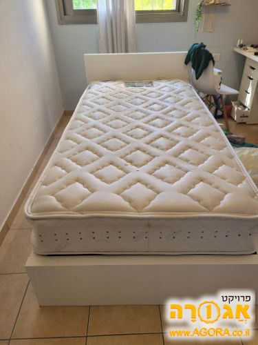מיטת יחיד פלוס מזרן גדול