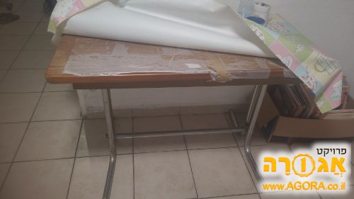 שולחן מטבח ו3 כיסאות