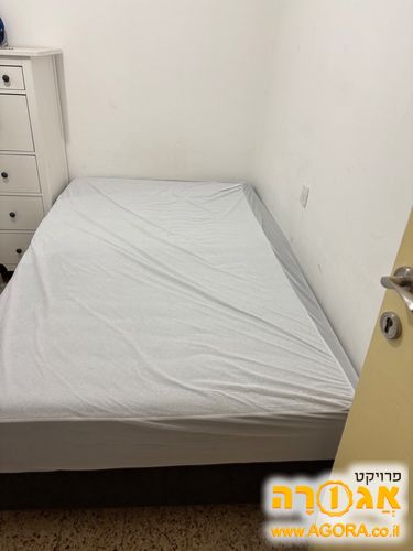 מיטה וחצי עם ארגז מצעים