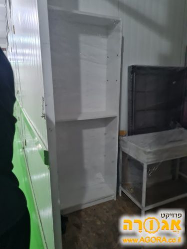 ארון מדפים פתוח