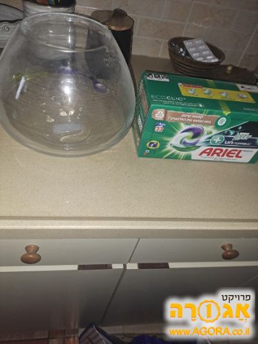 אגרטל זכוכית וטבליות לכביה במכונה