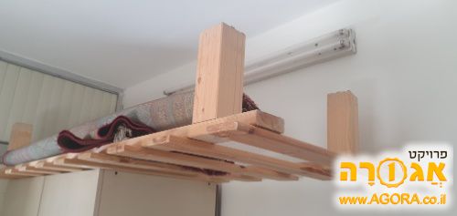 בסיס מיטת יחיד מעץ
