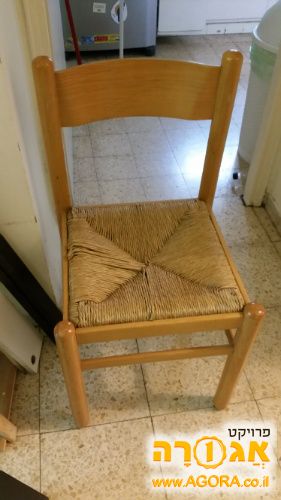 שלושה כסאות