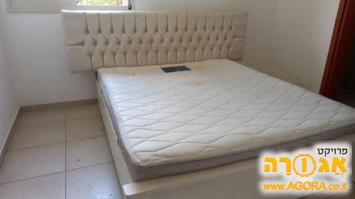 מיטה זוגית ושידות תואמות