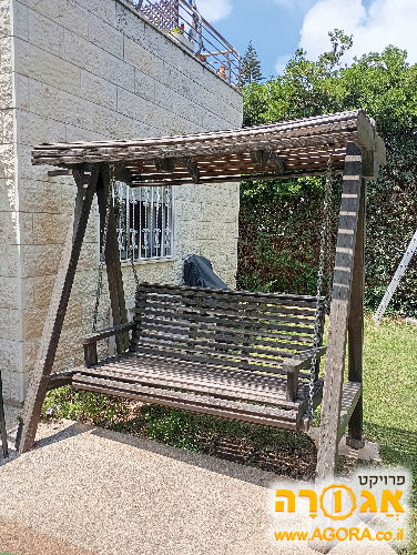 מושב נדנדה מעץ