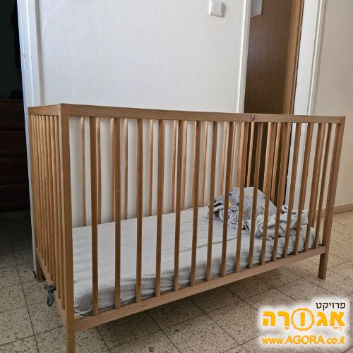 מיטת תינוק עם מזרן