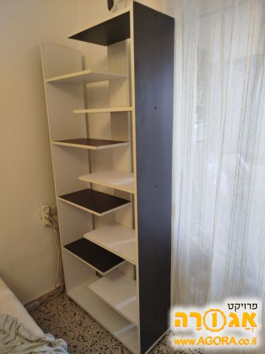 כוננית ספרים