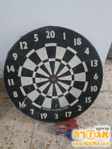 לוח מטרה ו-3 חצים