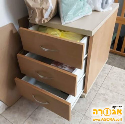 שידת מגירות