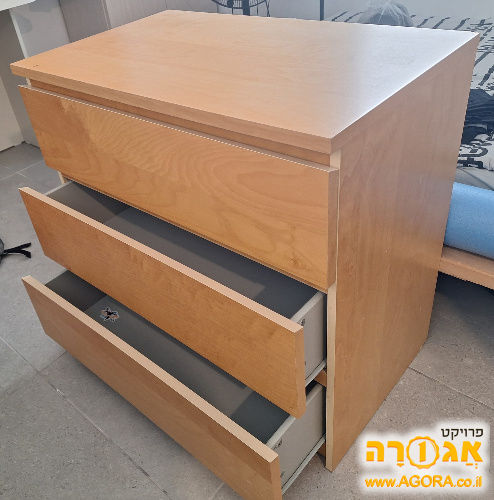 שידה עם 3 מגירות