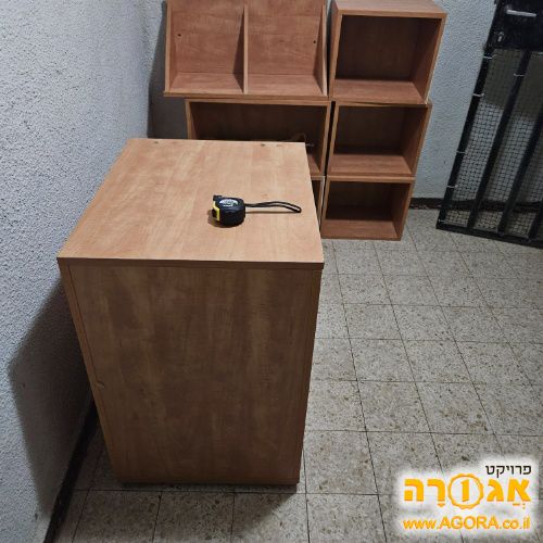 כוורות לחדרי ילדים וארגז מצעים בצבע אגס