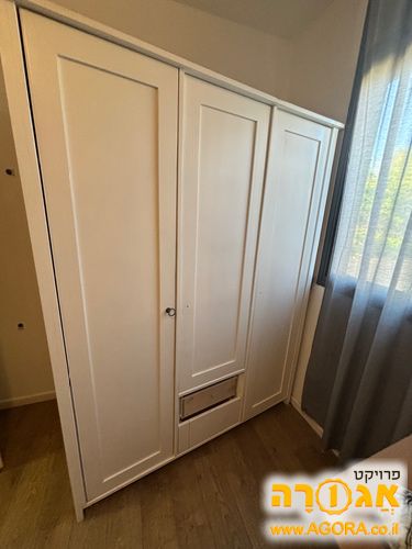 ארון שלוש דלתות