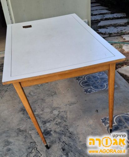 שולחן אוכל