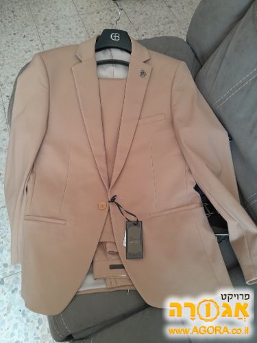 חליפה חדשה של גבר