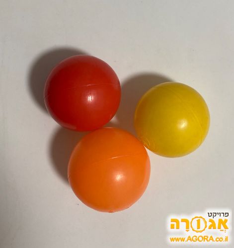 שלושה כדורים לבריכת כדורים