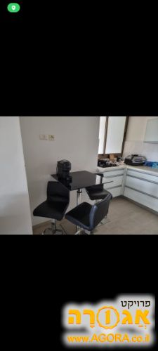 שולחן בר עם 3 כסאות