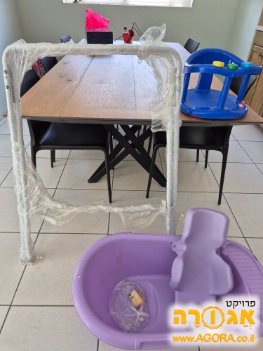 אמבטיה לתינוק. כיסא לאמבטיה