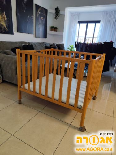 לול לתינוק מעץ