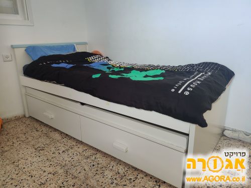 מיטה לילד עם מיטת חבר ושתי מגירות גדולות