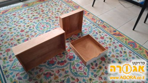 3 מגירות עץ. מרחובות