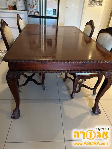 שולחן וכיסאות פינת אוכל