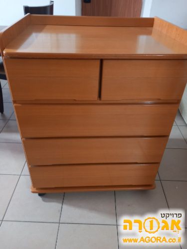 שידה מעץ מלא