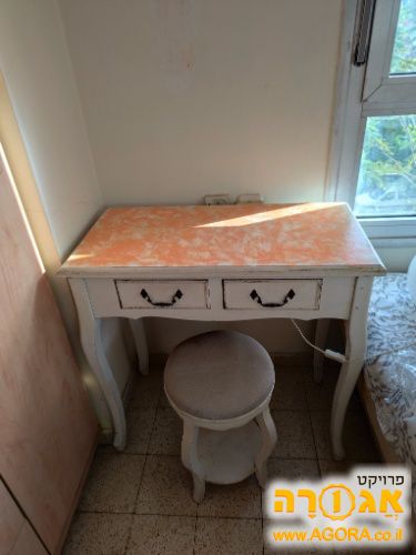 שולחן קטן