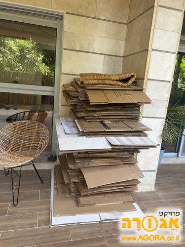 כ100 ארגזים