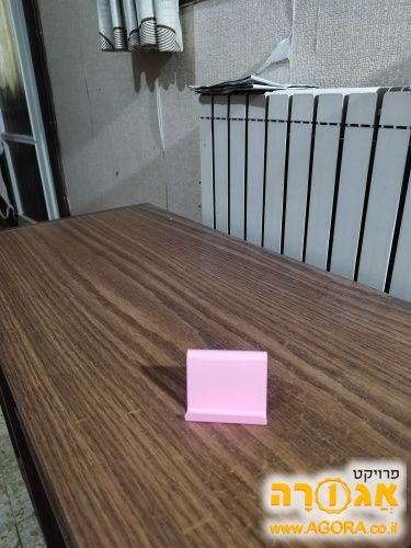 תושבת מפלסטיק לטלפון נייד