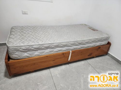 מיטת יחיד עם ארגז מצעים