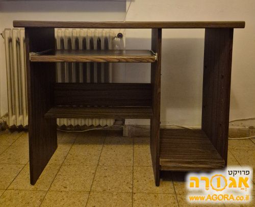 שולחן מחשב עם מגירה נשלפת למקלדת