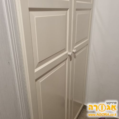 ארון שתי דלתות