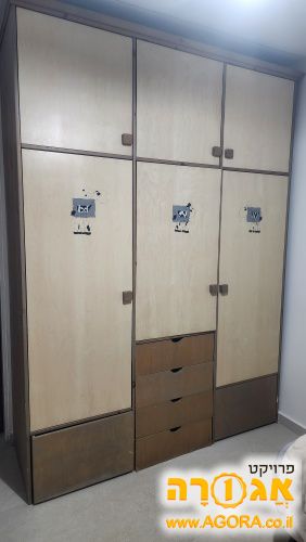 ארון עץ מלא