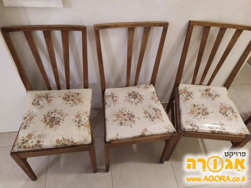 3 כסאות ישנים