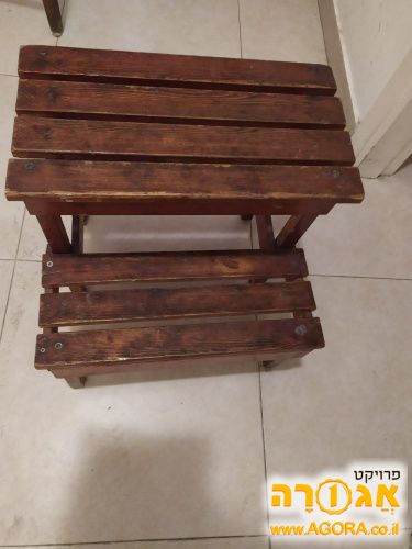 סולם שתי מדרגות מעץ