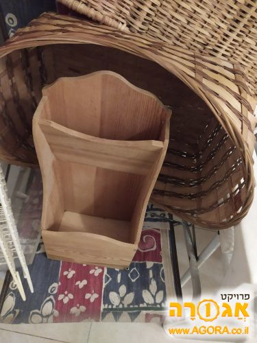 מעמד מעץ לברכונים
