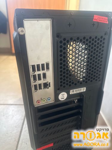 מארז מחשב עם לוח ומעבד