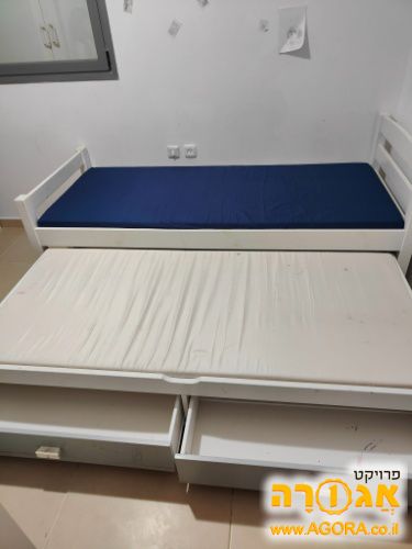 מיטת ילדים עם מיטת חבר