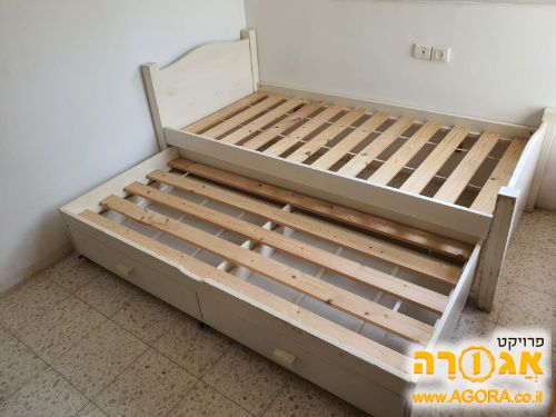 מיטת חבר עצמלה