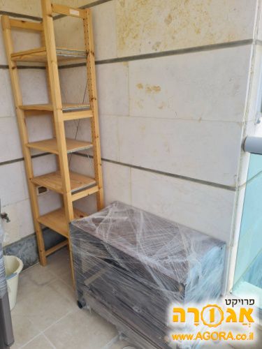 ארונית פתוחה